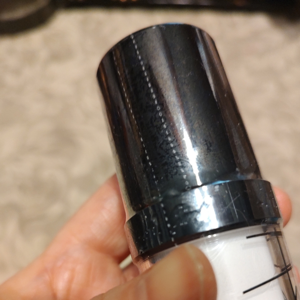 🕷️🐈⬛🕷️ NWT L.A. Girl Pro Coverage White Liquid Foundation - Picture 6 of 13
